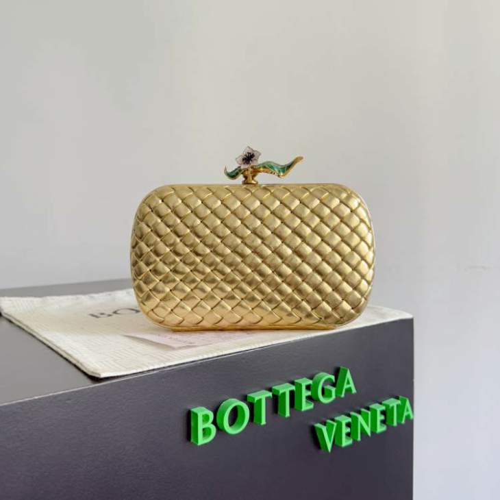 Picture of Bottega Veneta Handbags _SKUfw210843537fw